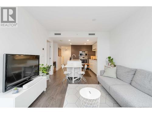 406 5508 Hollybridge Way, Richmond, BC - Indoor Photo Showing Living Room