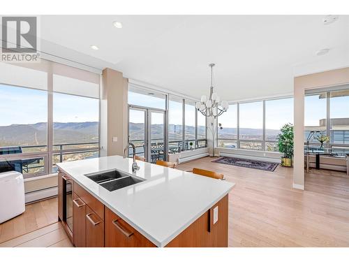 1502 9080 University Crescent, Burnaby, BC - Indoor Photo Showing Kitchen With Double Sink