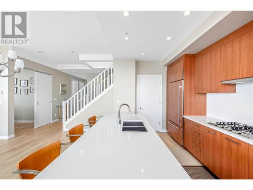 1502 9080 University Crescent, Burnaby, BC - Indoor Photo Showing Kitchen With Double Sink With Upgraded Kitchen