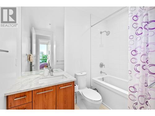 1502 9080 University Crescent, Burnaby, BC - Indoor Photo Showing Bathroom