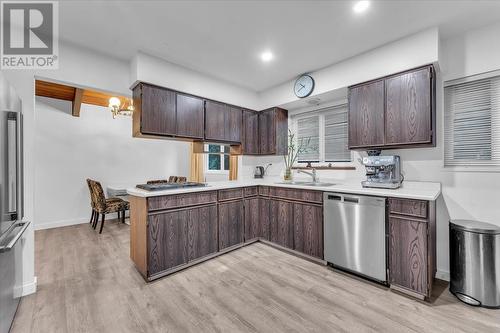 1707 Dempsey Road, North Vancouver, BC - Indoor Photo Showing Kitchen