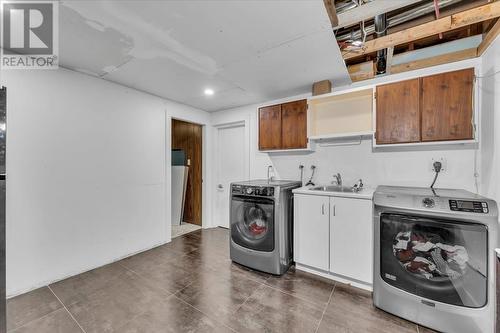 1707 Dempsey Road, North Vancouver, BC - Indoor Photo Showing Laundry Room