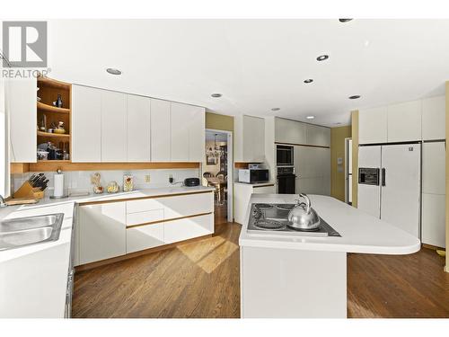 860 Fairmile Road, West Vancouver, BC - Indoor Photo Showing Kitchen