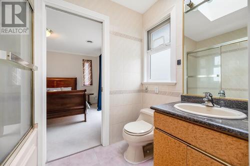 5698 Clinton Street, Burnaby, BC - Indoor Photo Showing Bathroom