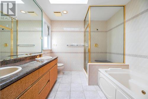 5698 Clinton Street, Burnaby, BC - Indoor Photo Showing Bathroom