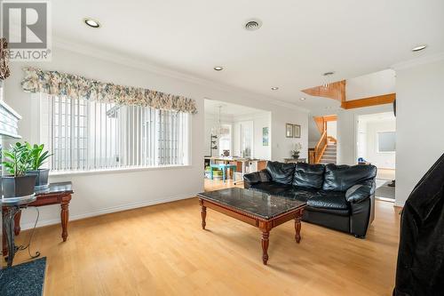 5698 Clinton Street, Burnaby, BC - Indoor Photo Showing Living Room