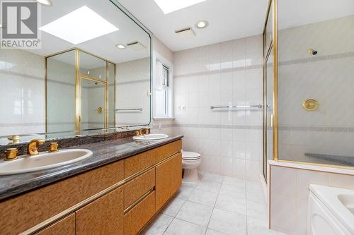 5698 Clinton Street, Burnaby, BC - Indoor Photo Showing Bathroom