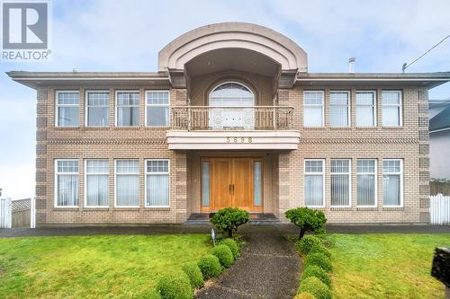 5698 Clinton Street, Burnaby, BC - Outdoor With Facade