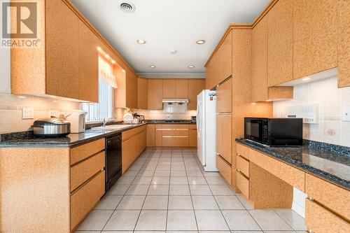 5698 Clinton Street, Burnaby, BC - Indoor Photo Showing Kitchen