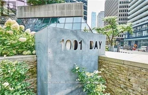 1818 - 1001 Bay Street, Toronto, ON - Outdoor