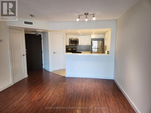 1818 - 1001 Bay Street, Toronto, ON - Indoor Photo Showing Kitchen