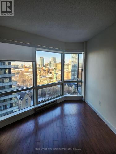 1818 - 1001 Bay Street, Toronto, ON - Indoor Photo Showing Other Room