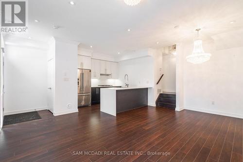 4 - 4030 Parkside Village Drive, Mississauga, ON - Indoor Photo Showing Kitchen