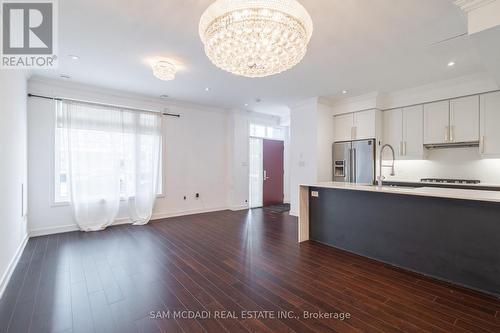 4 - 4030 Parkside Village Drive, Mississauga, ON - Indoor Photo Showing Kitchen With Upgraded Kitchen