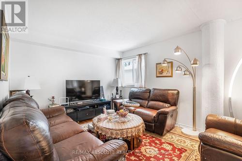 677 Mathieu Way, Ottawa, ON - Indoor Photo Showing Living Room