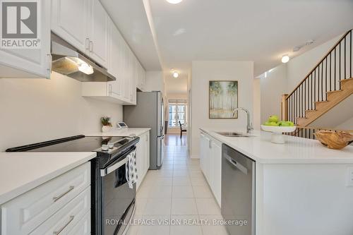 10 Coote Crt., Ajax, ON - Indoor Photo Showing Kitchen With Upgraded Kitchen