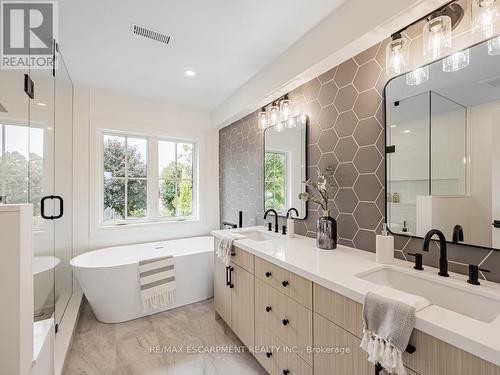 2212 Urwin Crescent, Oakville, ON - Indoor Photo Showing Bathroom