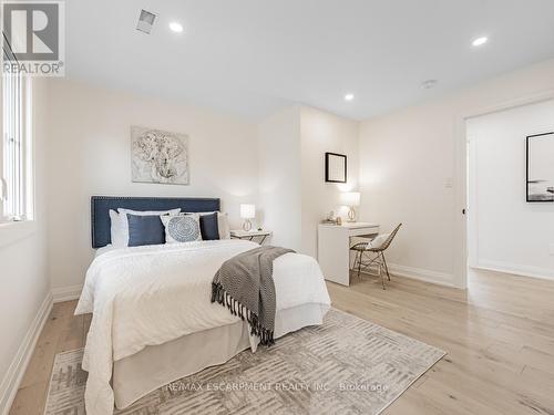 2212 Urwin Crescent, Oakville, ON - Indoor Photo Showing Bedroom