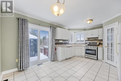 35 Bayshore Boulevard, Barrie, ON - Indoor Photo Showing Kitchen