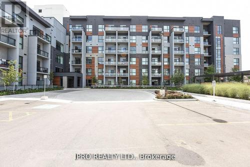 004 - 95 Dundas St W Street, Oakville, ON - Outdoor With Facade