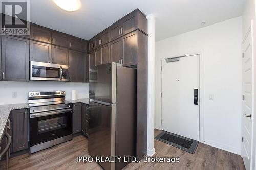 004 - 95 Dundas St W Street, Oakville, ON - Indoor Photo Showing Kitchen