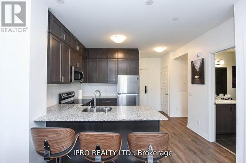 004 - 95 Dundas St W Street, Oakville, ON - Indoor Photo Showing Kitchen With Double Sink With Upgraded Kitchen