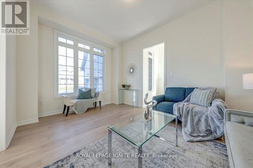 40 Golden Meadows Drive, Otonabee-South Monaghan, ON - Indoor Photo Showing Living Room