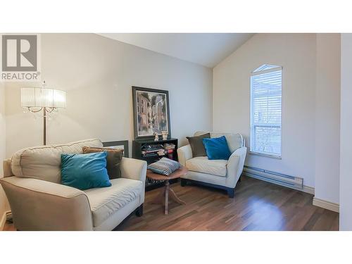 31 1238 Eastern Drive, Port Coquitlam, BC - Indoor Photo Showing Living Room