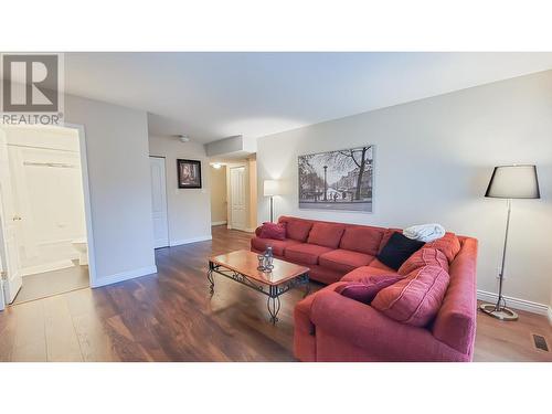 31 1238 Eastern Drive, Port Coquitlam, BC - Indoor Photo Showing Living Room