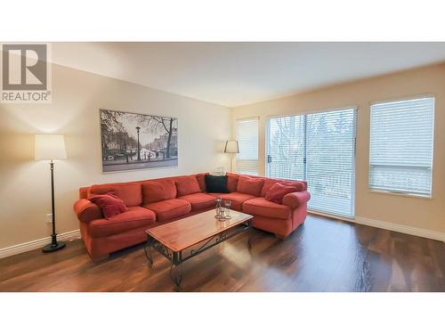 31 1238 Eastern Drive, Port Coquitlam, BC - Indoor Photo Showing Living Room