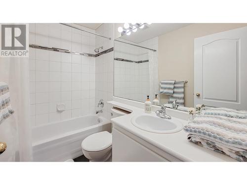 31 1238 Eastern Drive, Port Coquitlam, BC - Indoor Photo Showing Bathroom