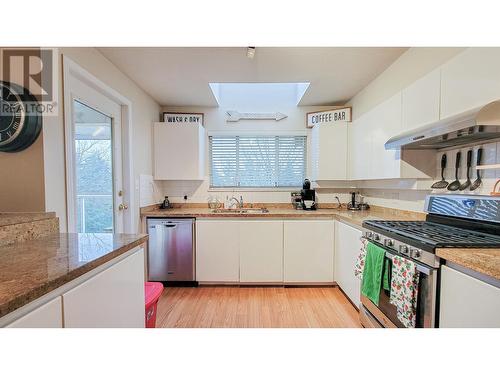 31 1238 Eastern Drive, Port Coquitlam, BC - Indoor Photo Showing Kitchen