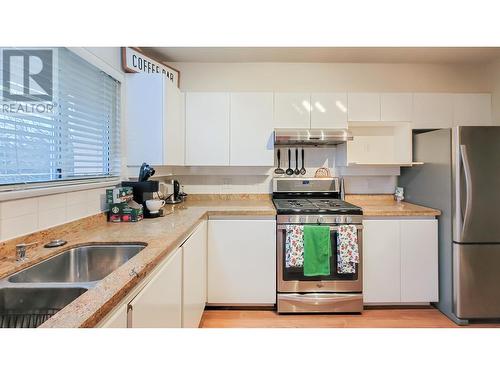 31 1238 Eastern Drive, Port Coquitlam, BC - Indoor Photo Showing Kitchen With Double Sink