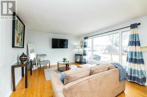 1156 Somerville Street, Oshawa, ON - Indoor Photo Showing Living Room