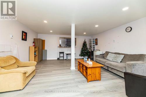 1156 Somerville Street, Oshawa, ON - Indoor Photo Showing Living Room