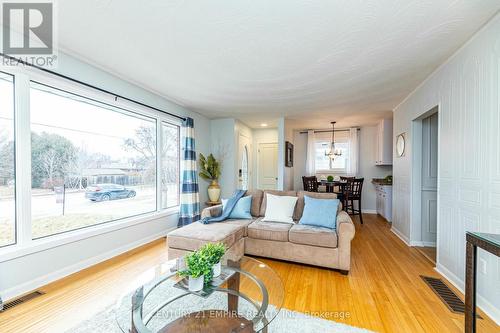 1156 Somerville Street, Oshawa, ON - Indoor Photo Showing Living Room