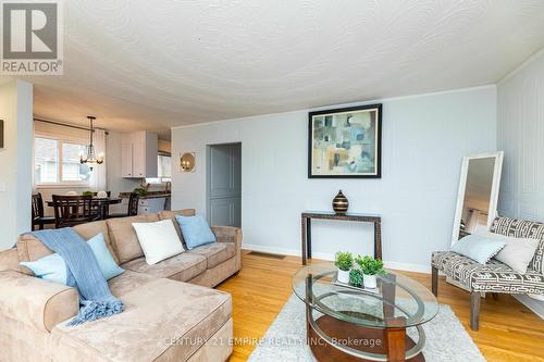 1156 Somerville Street, Oshawa, ON - Indoor Photo Showing Living Room