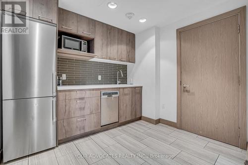 524 - 4800 Highway 7 Avenue, Vaughan, ON - Indoor Photo Showing Kitchen