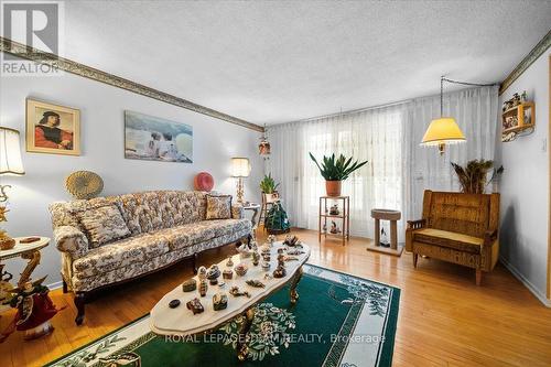 40 - 1295 Ledbury Avenue S, Ottawa, ON - Indoor Photo Showing Living Room