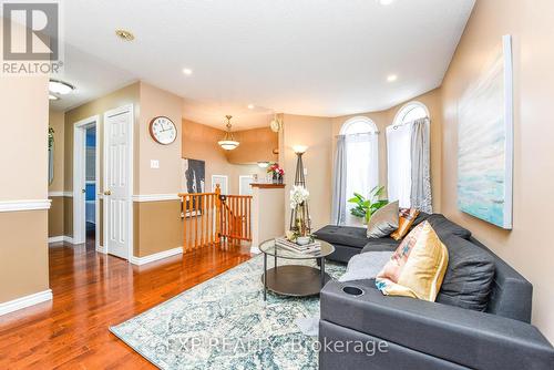 35 Royal Orchard Drive, Brampton, ON - Indoor Photo Showing Living Room