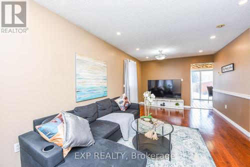 35 Royal Orchard Drive, Brampton, ON - Indoor Photo Showing Living Room