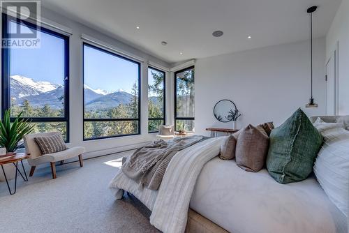 9316 Autumn Place, Whistler, BC - Indoor Photo Showing Bedroom