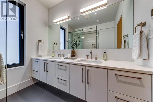 9316 Autumn Place, Whistler, BC - Indoor Photo Showing Bathroom