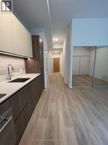 115 - 150 Logan Avenue, Toronto, ON - Indoor Photo Showing Kitchen