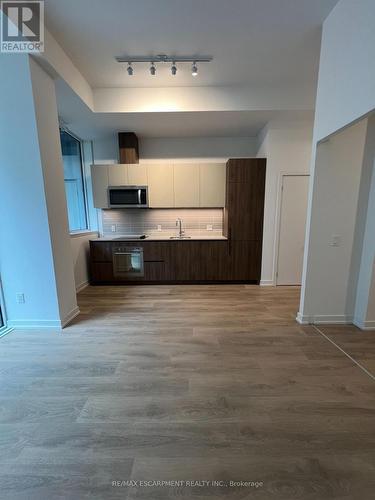 115 - 150 Logan Avenue, Toronto, ON - Indoor Photo Showing Kitchen