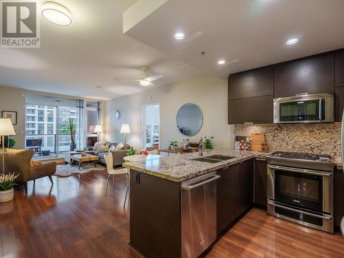 506 2077 Rosser Avenue, Burnaby, BC - Indoor Photo Showing Kitchen With Double Sink With Upgraded Kitchen