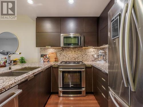 506 2077 Rosser Avenue, Burnaby, BC - Indoor Photo Showing Kitchen With Stainless Steel Kitchen With Double Sink With Upgraded Kitchen