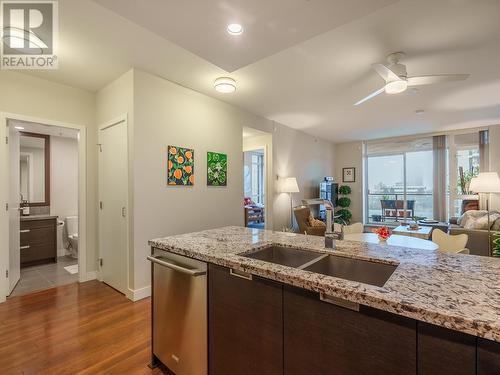 506 2077 Rosser Avenue, Burnaby, BC - Indoor Photo Showing Kitchen With Double Sink