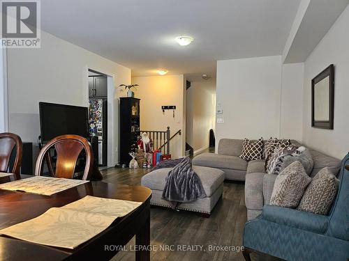 4 Vaughn Drive, Thorold (562 - Hurricane/Merrittville), ON - Indoor Photo Showing Living Room