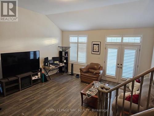 4 Vaughn Drive, Thorold (562 - Hurricane/Merrittville), ON - Indoor Photo Showing Living Room